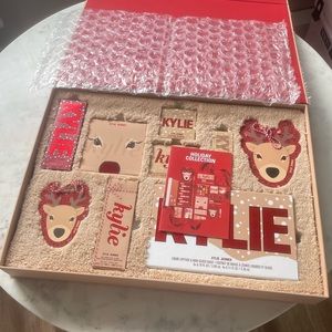 KYLIE COSMETICS 2022 CHRISTMAS COLLECTION